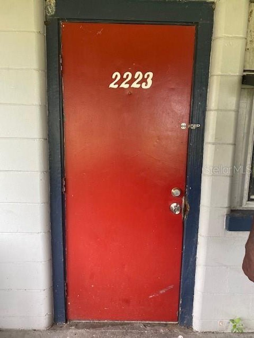 This cozy studio apartment offers comfortable living just steps from beautiful Lake Parker. full bathroom, and a refrigerator. it’s perfect for someone seeking simplicity and convenience. Enjoy easy access to downtown Lakeland, local parks, shopping, and public transportation. Water and lawn care included.