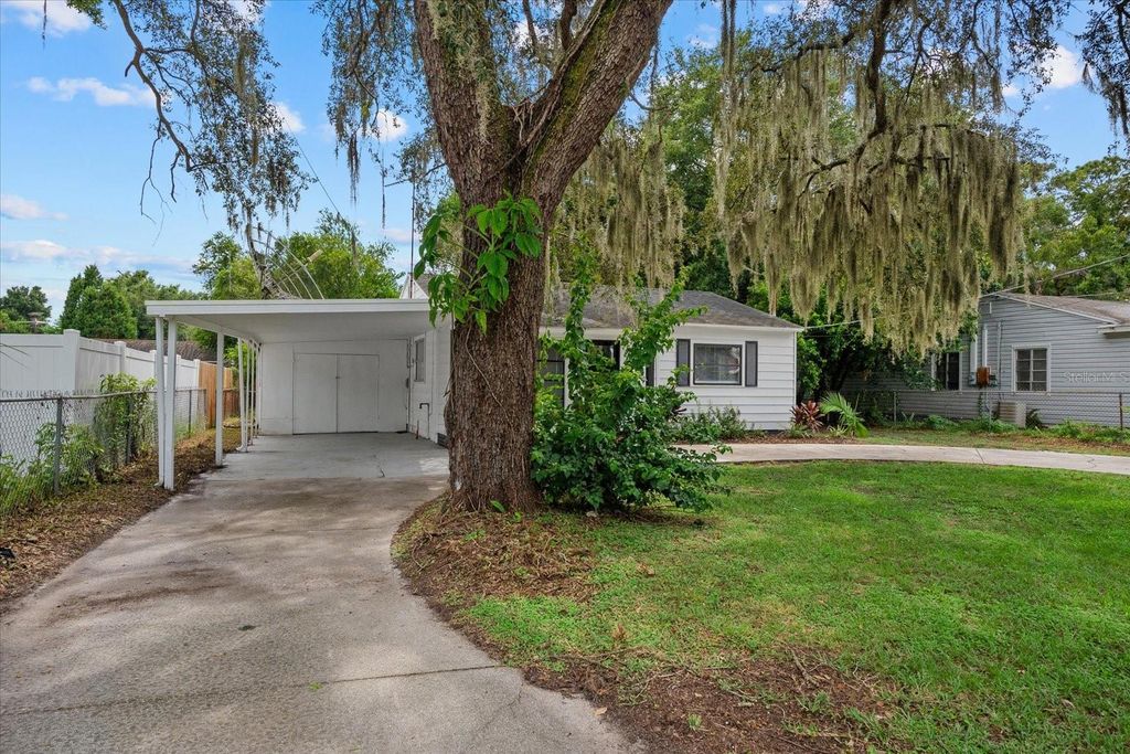 Photo of 305 E Bougainvillea Avenue, Tampa, FL 33612 (MLS # S5139421)