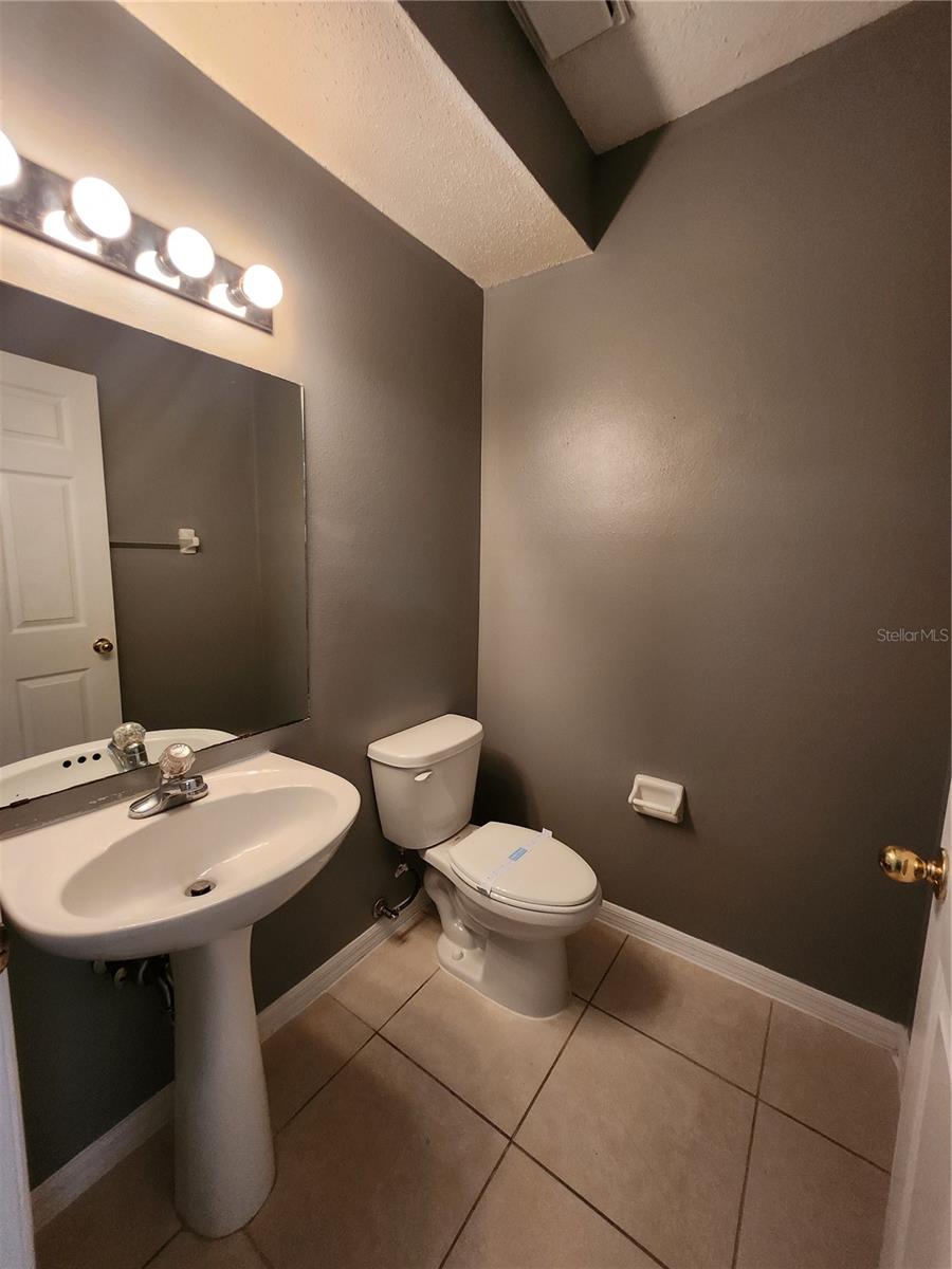 MEADOW POINTE PRCL 16 - Residential Lease