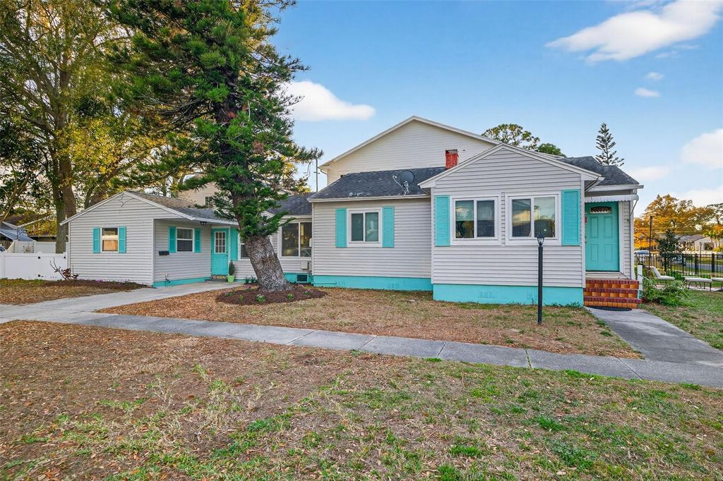 Photo of 500 35th Avenue N, St Petersburg, FL 33704 (MLS # TB8481942)