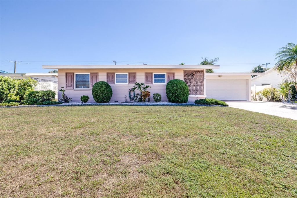 Photo of 1009 Cherry Hills Drive, Sun City Center, FL 33573 (MLS # TB8436639)