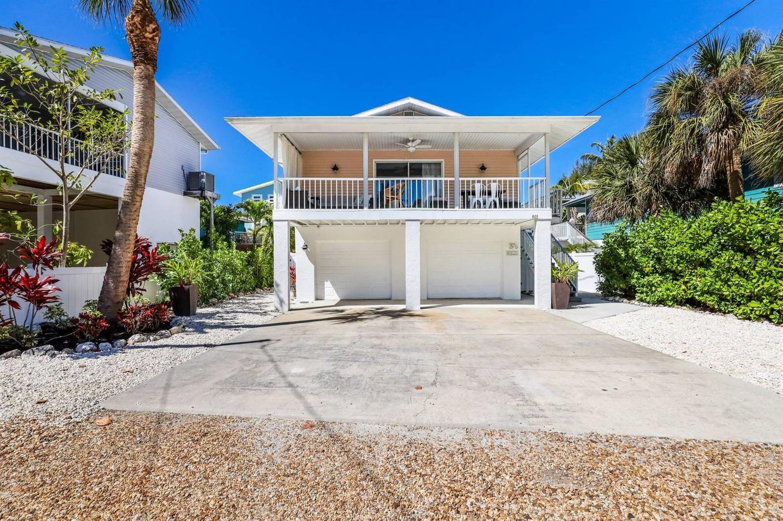 811 JACARANDA ROAD
