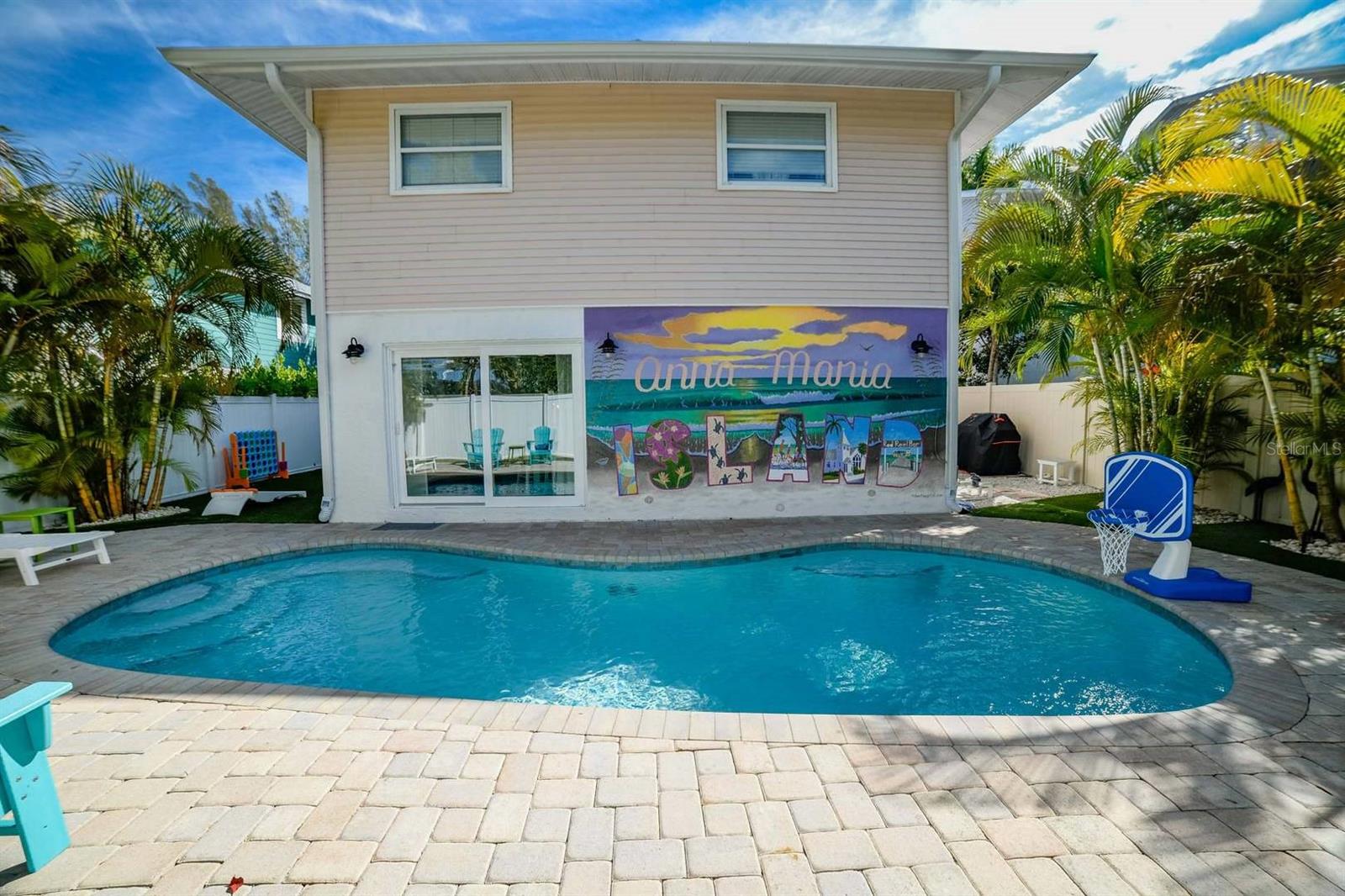 811 JACARANDA ROAD