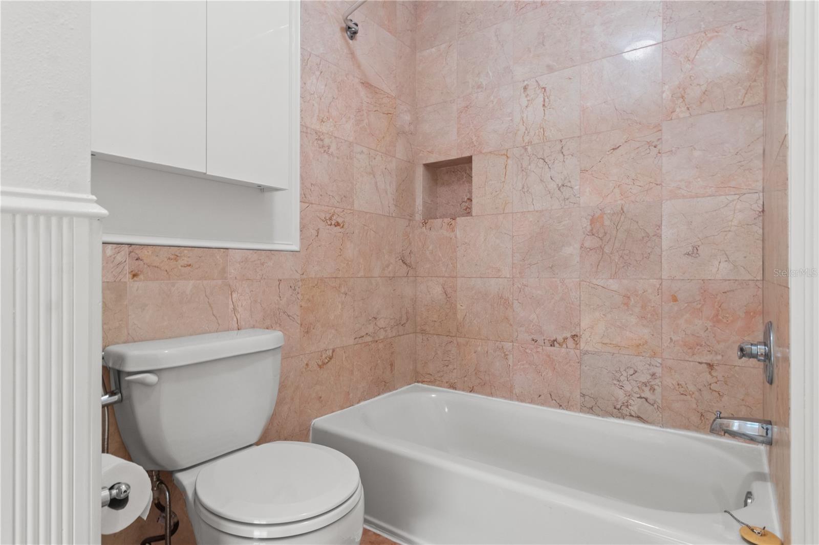 LAKE FOREST UNIT 6 B - Residential Lease