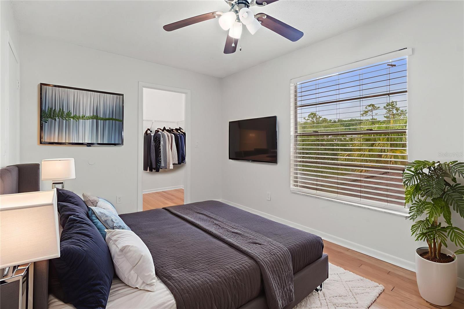 LAKE FOREST UNIT 6 B - Residential Lease