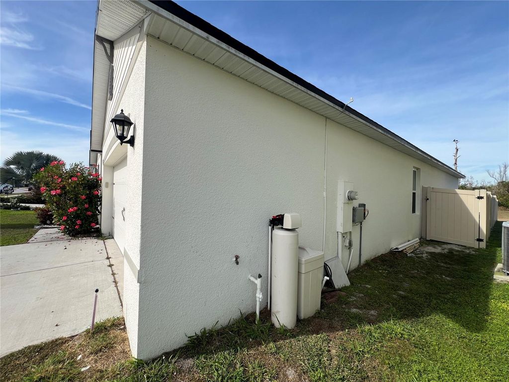 Photo of 1143 Cambridge Drive, Winter Haven, FL 33881 (MLS # S5141510)