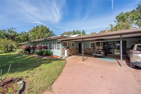 A home in LAKE WALES