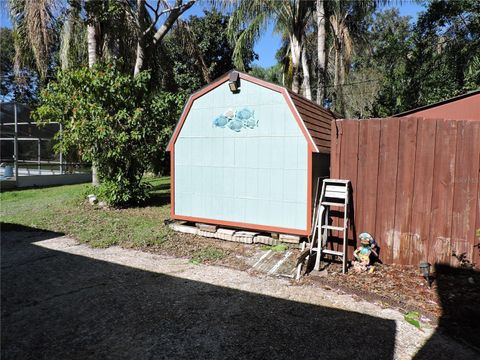 A home in LAKE WALES