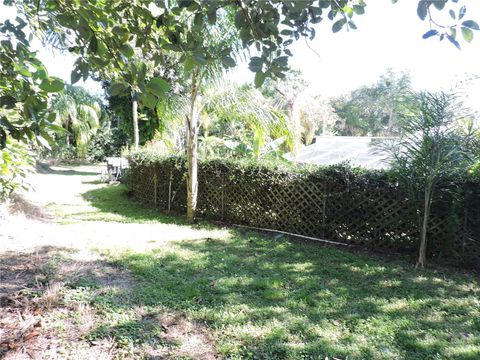 A home in LAKE WALES