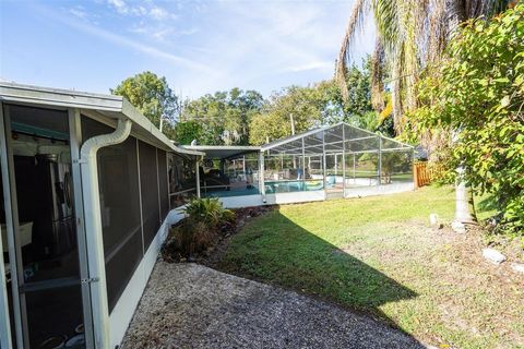 A home in LAKE WALES