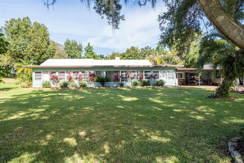 A home in LAKE WALES