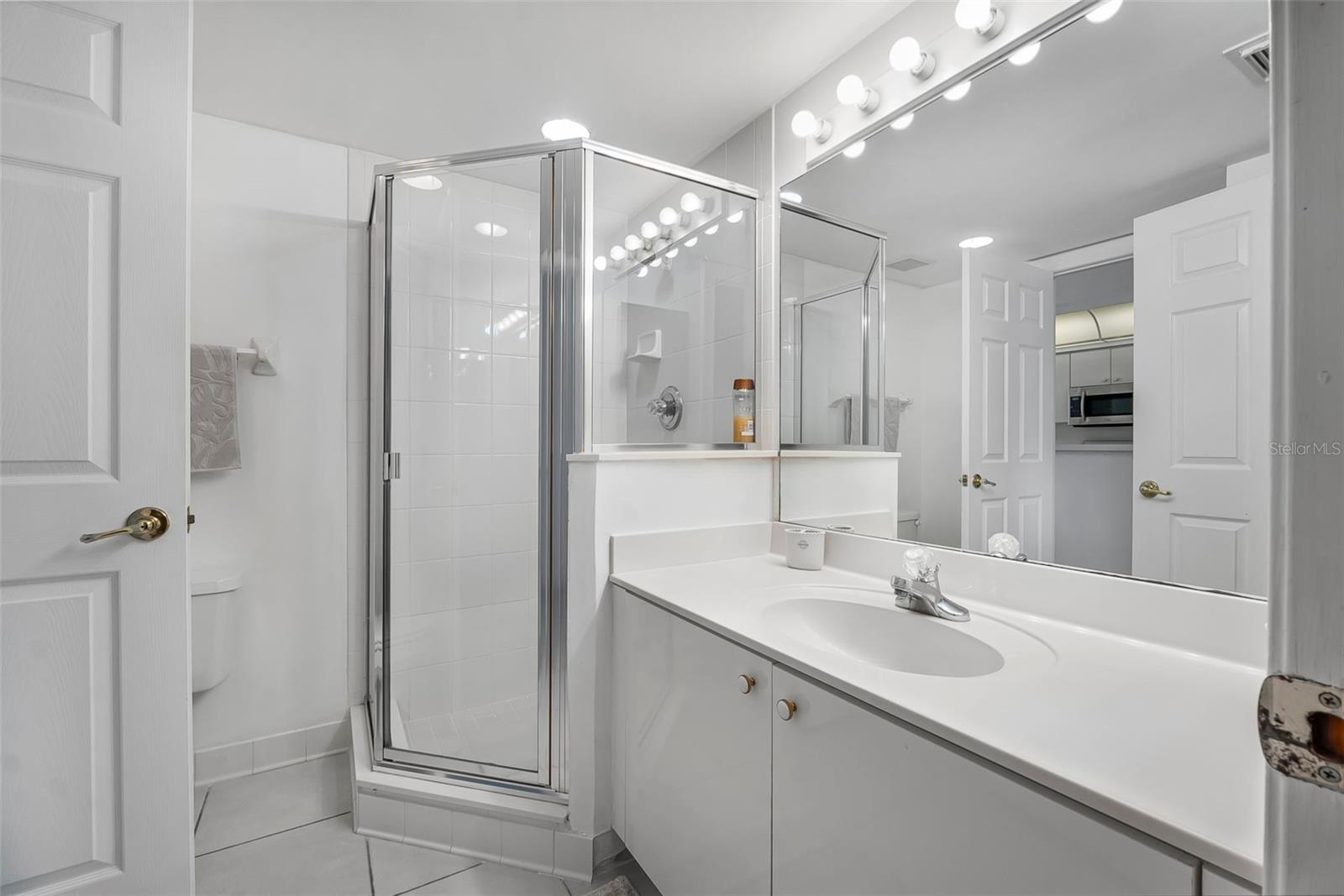 TOWERS 09 CONDO - Residential