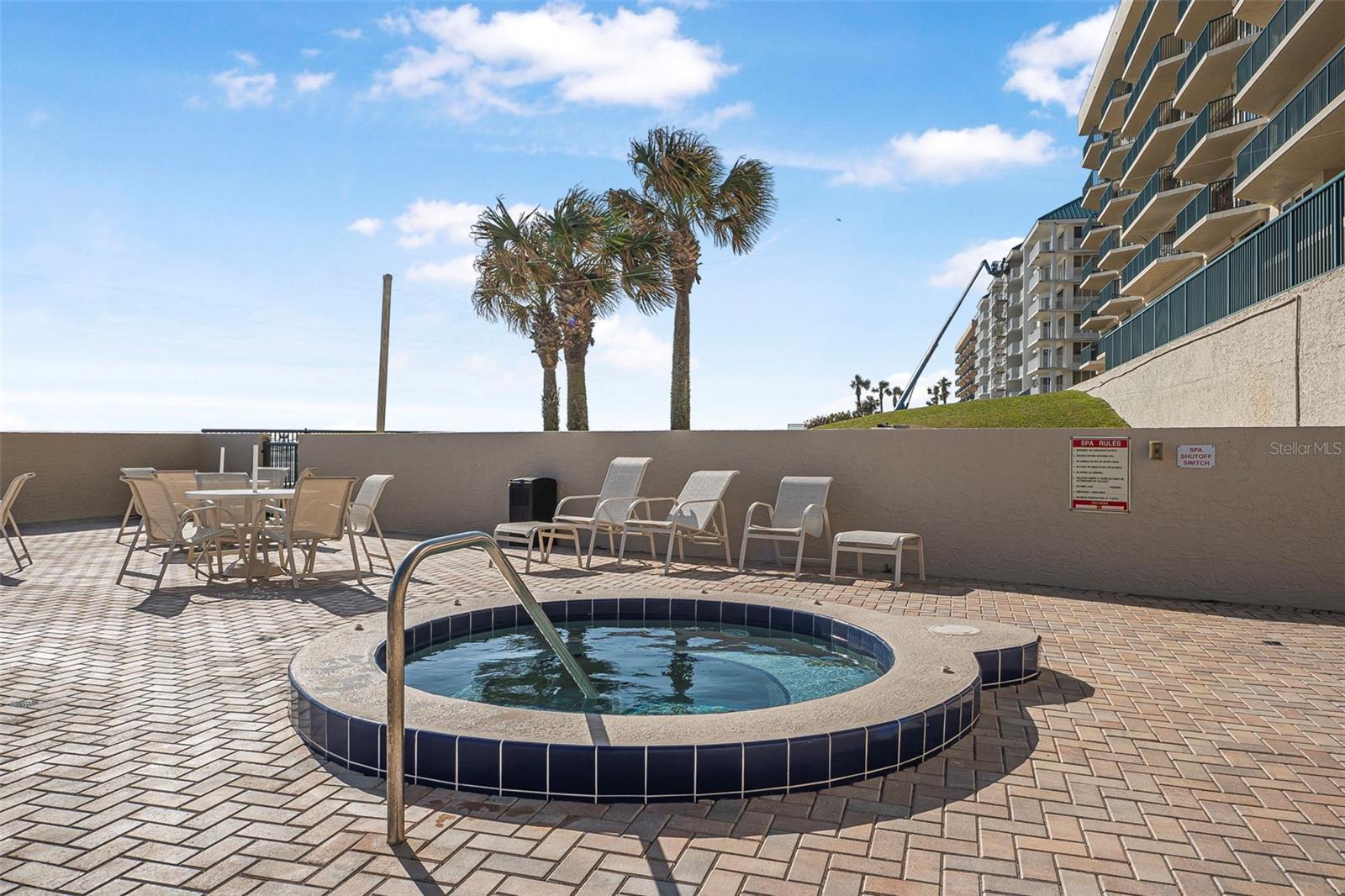 TOWERS 09 CONDO - Residential