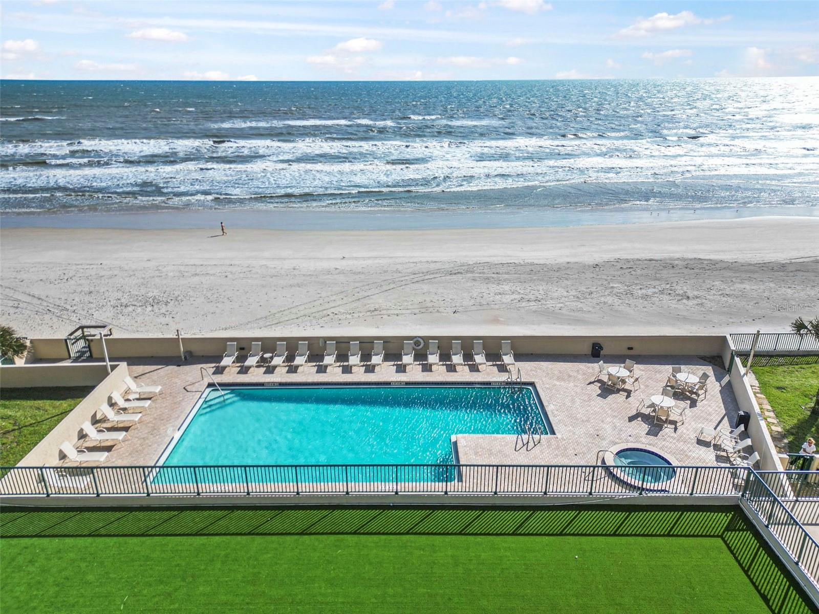 TOWERS 09 CONDO - Residential