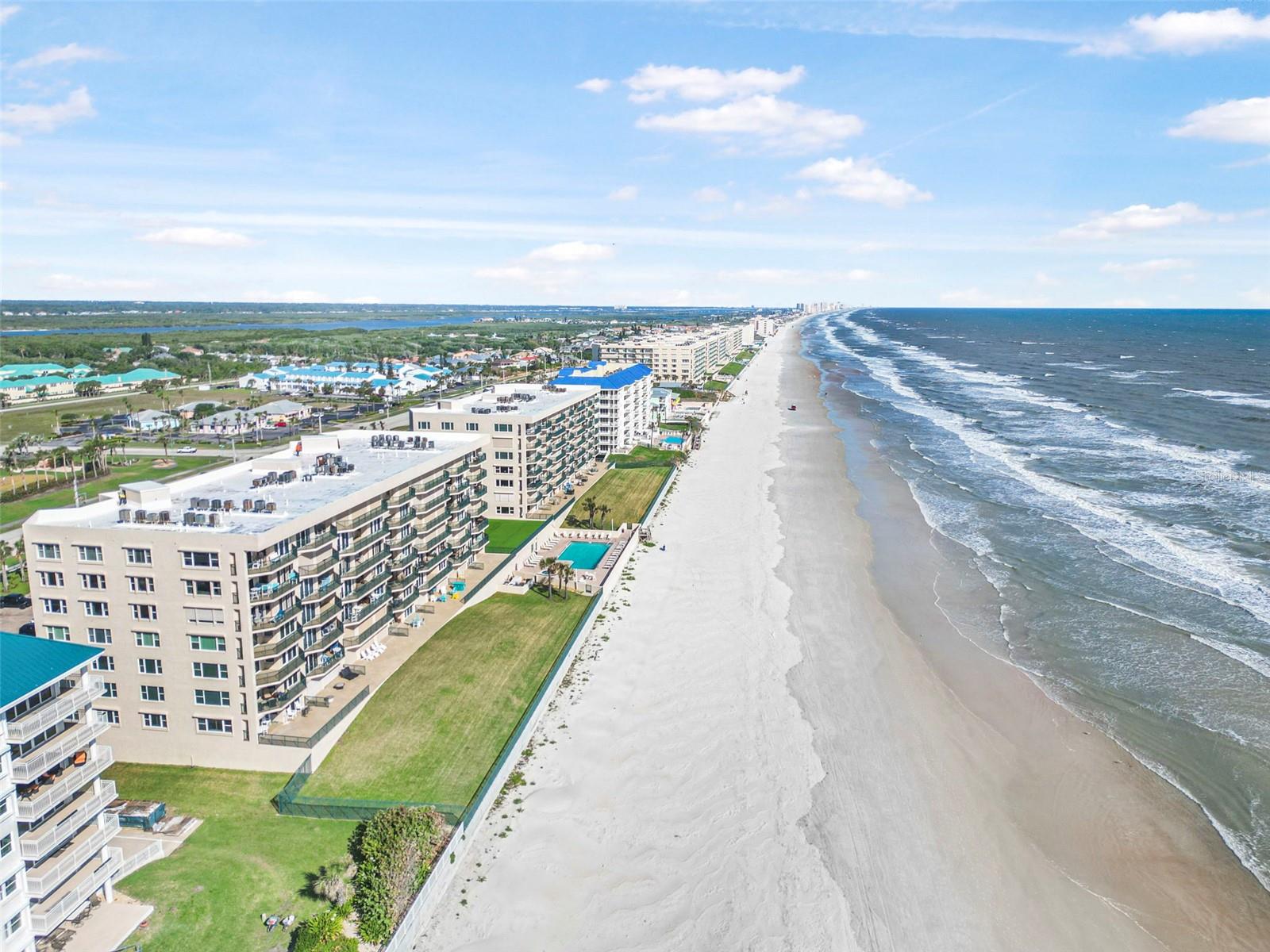 TOWERS 09 CONDO - Residential