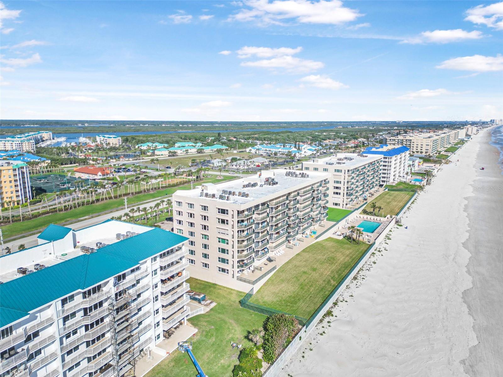 TOWERS 09 CONDO - Residential