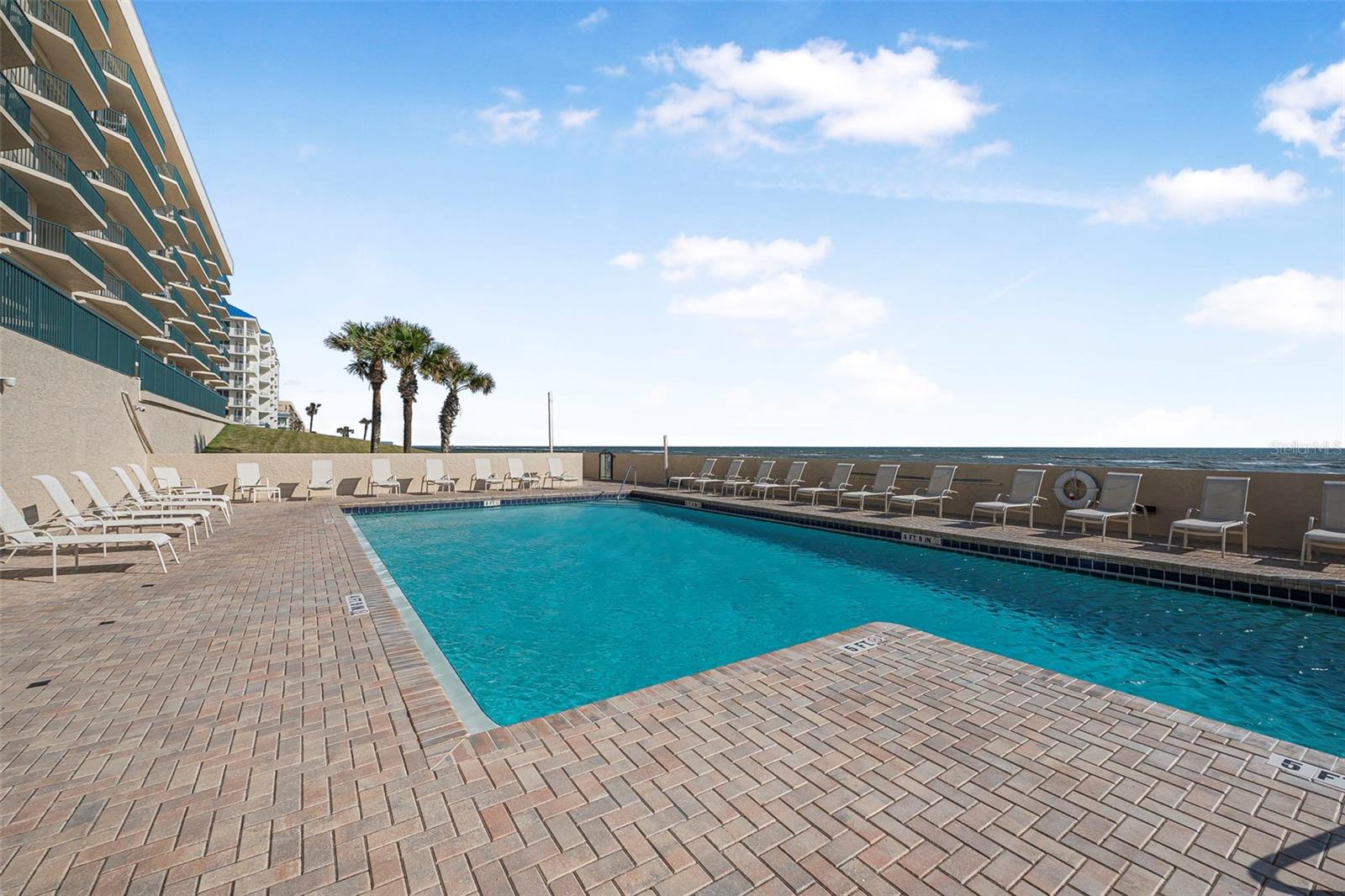 TOWERS 09 CONDO - Residential