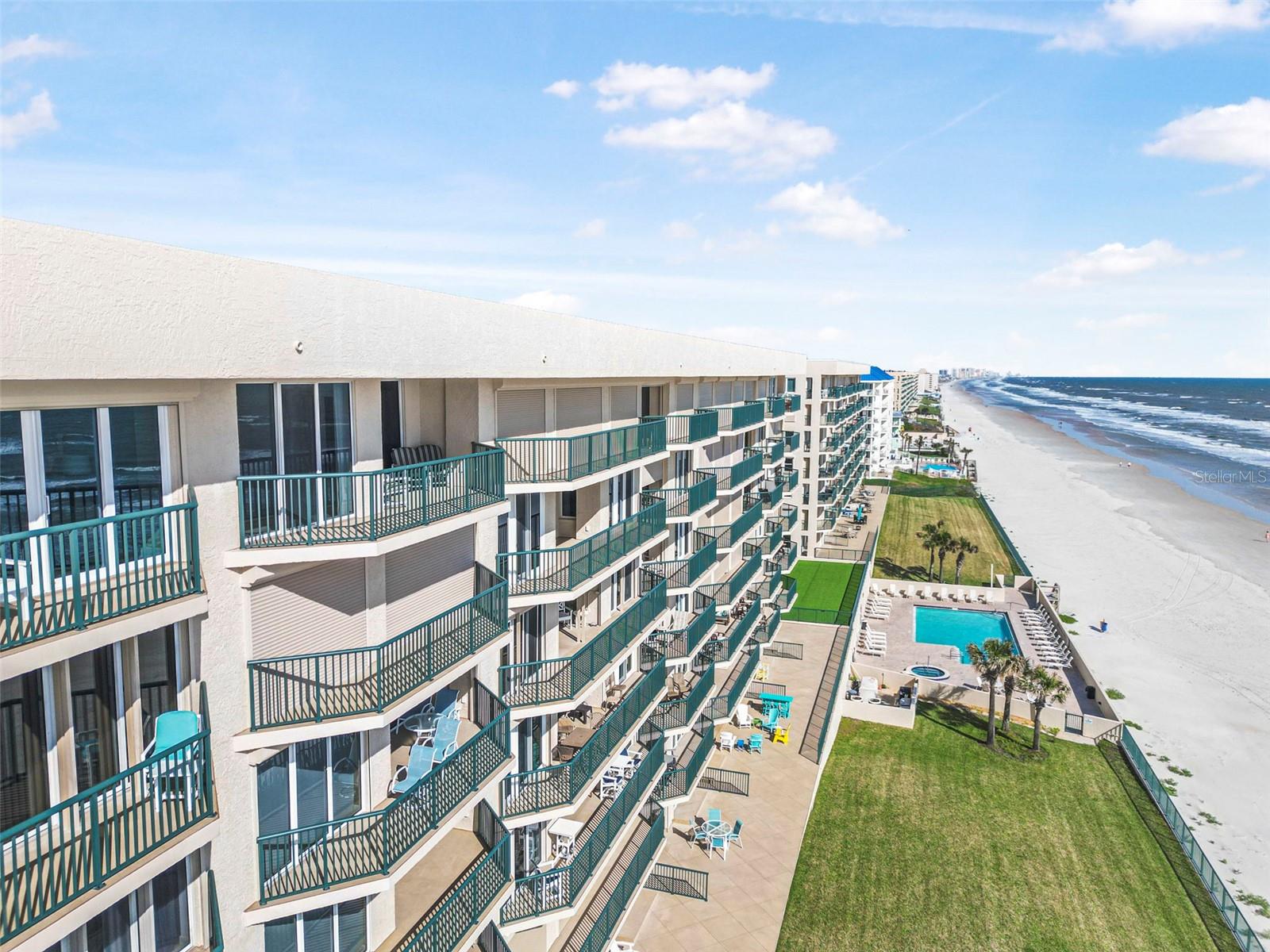 TOWERS 09 CONDO - Residential