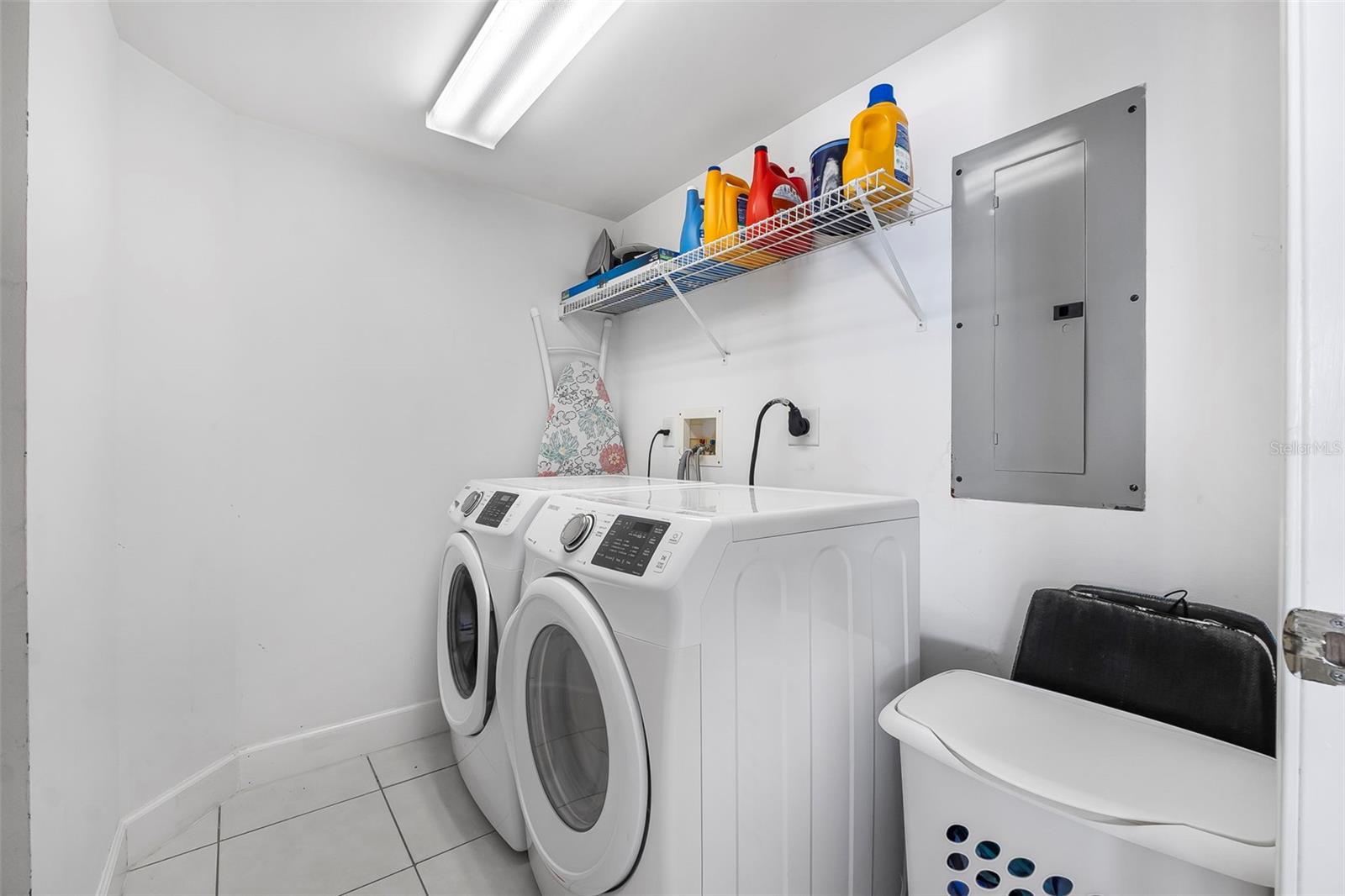 TOWERS 09 CONDO - Residential