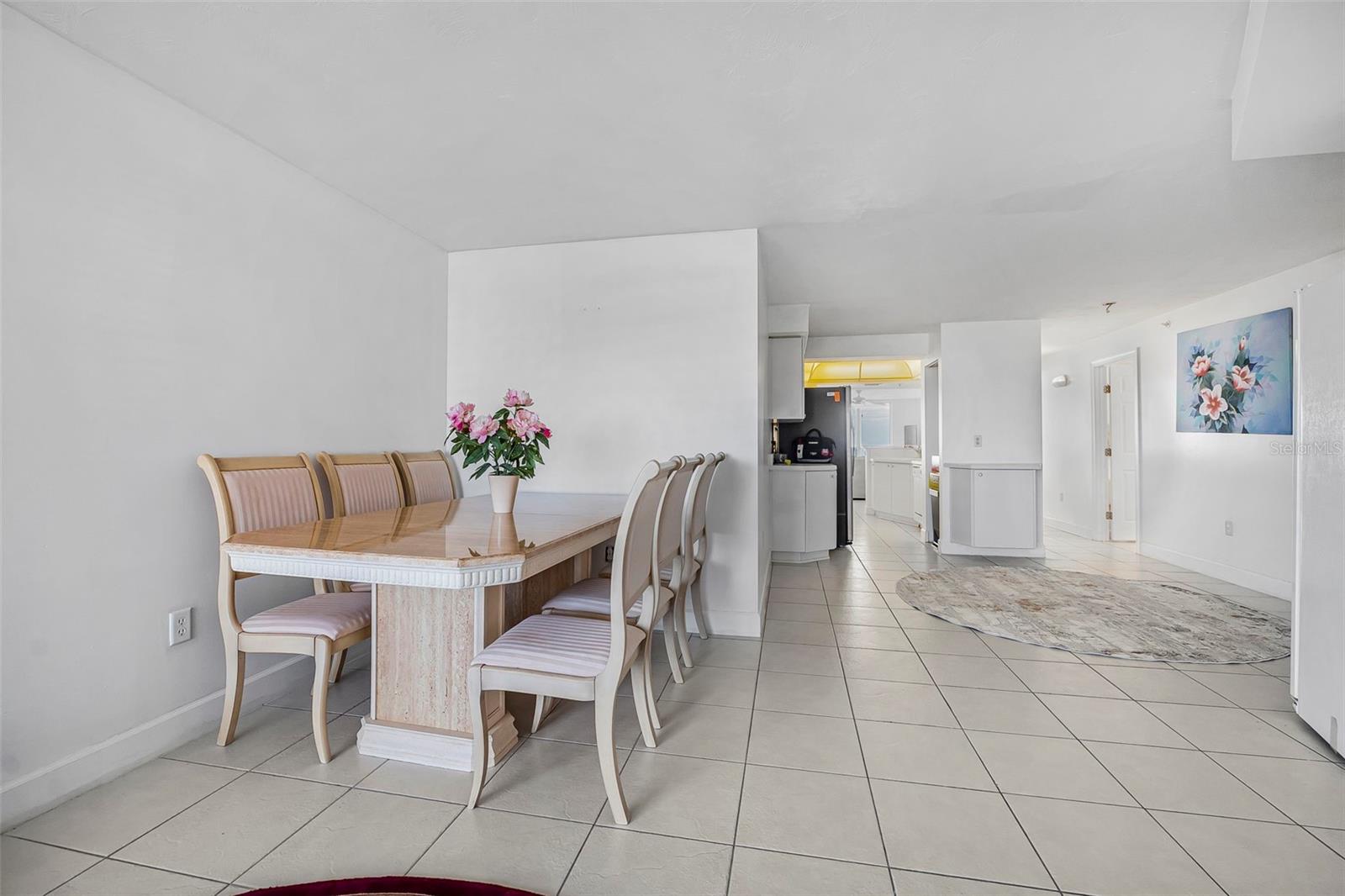 TOWERS 09 CONDO - Residential