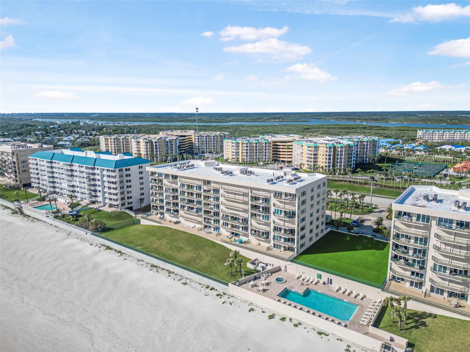 TOWERS 09 CONDO - Residential