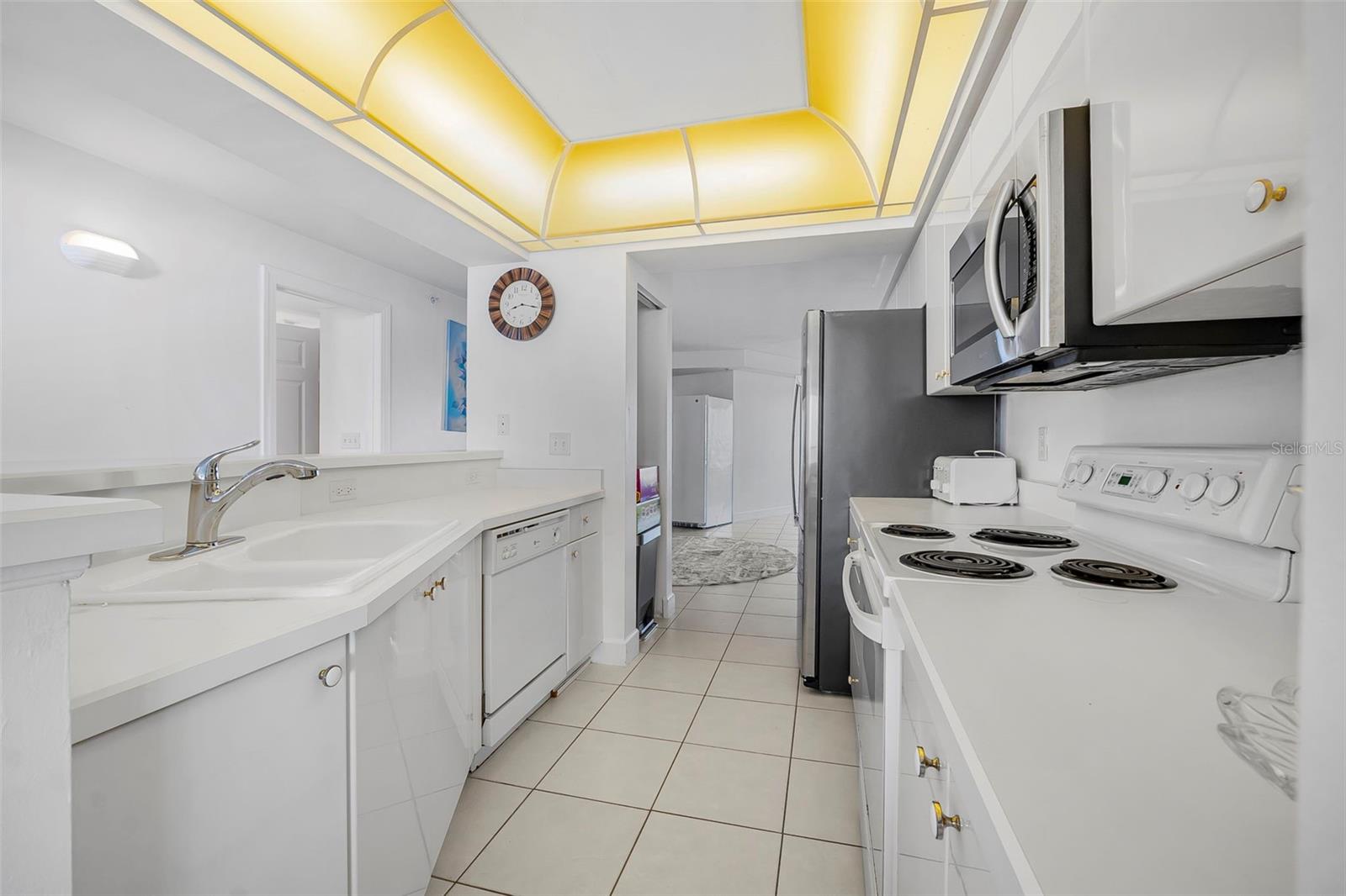 TOWERS 09 CONDO - Residential