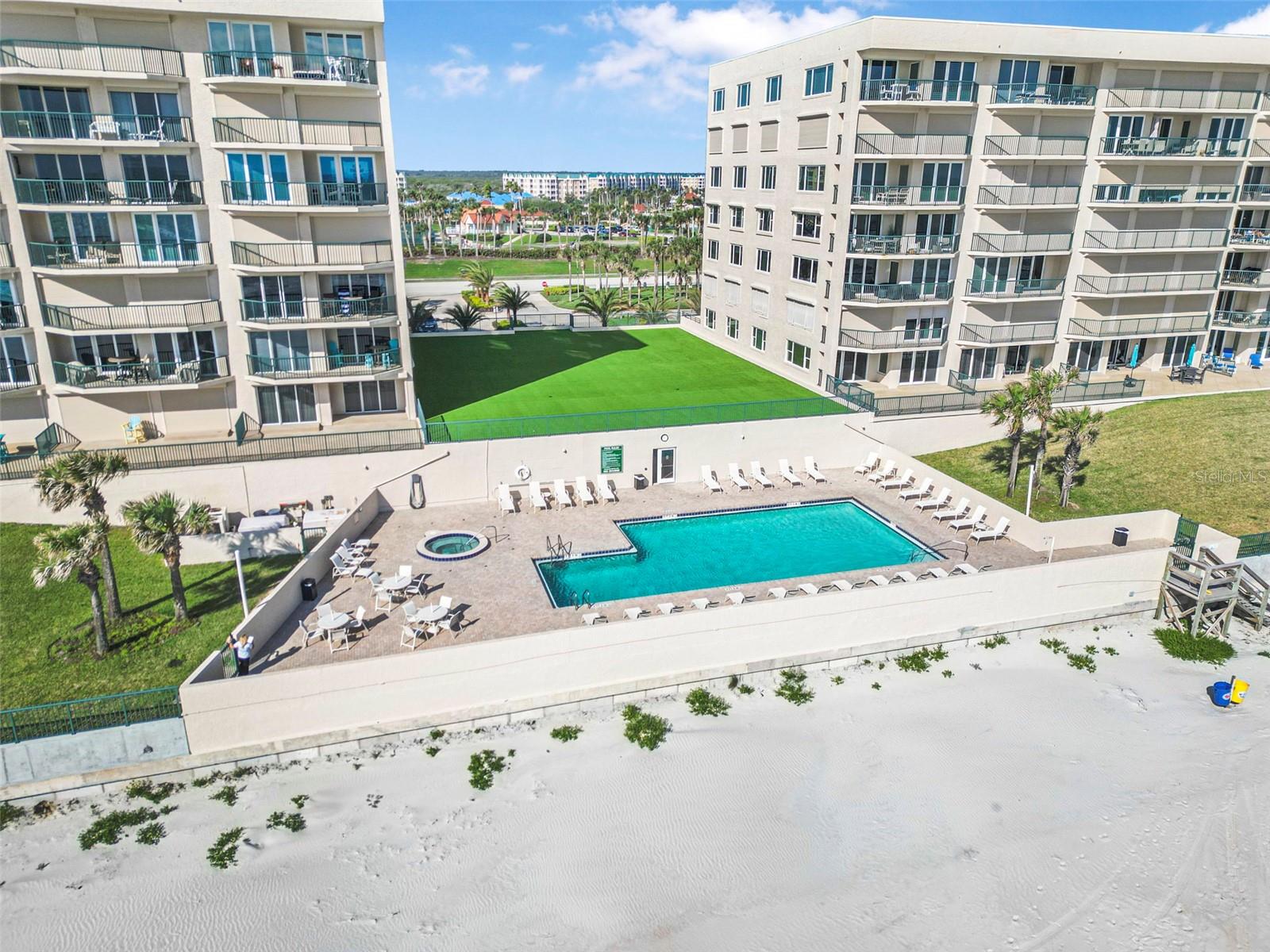 TOWERS 09 CONDO - Residential