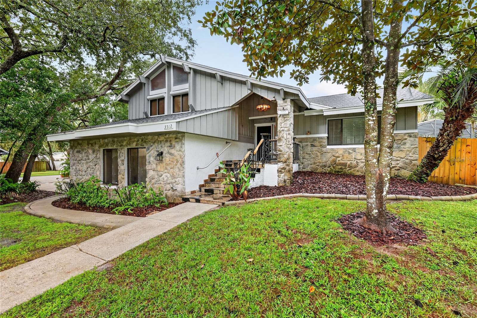 3512 MERIVALE DRIVE