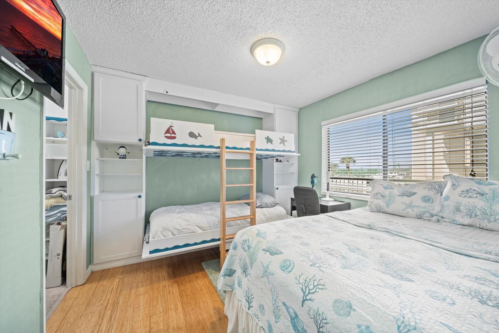 SUNRISE CONDO - Residential