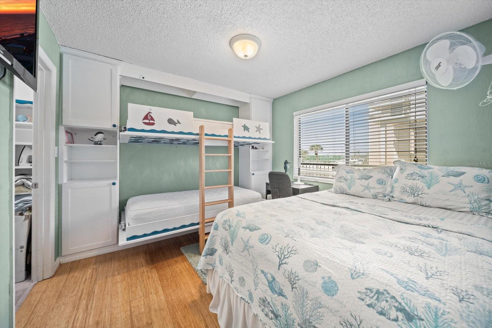 SUNRISE CONDO - Residential