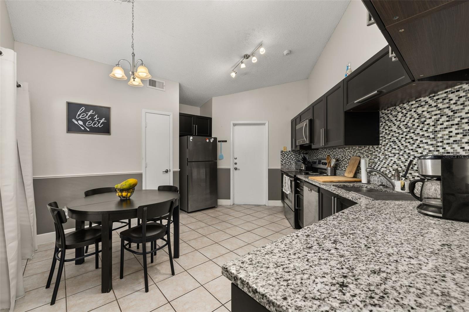 LINDFIELDS UNIT 1 - Residential Lease