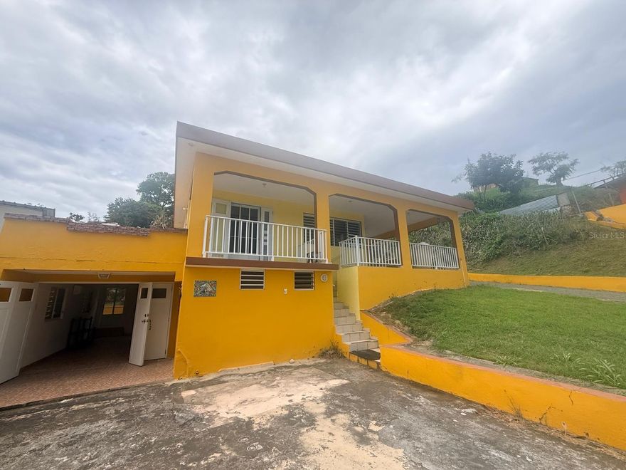 One-bedroom residence featuring a walk-in closet, 1 bathroom, living room, dining area, and kitchen, with open terraces on the upper level, plus a fully equipped one-bedroom apartment on the lower level that includes 1 bathroom, living room, dining area, and kitchen.