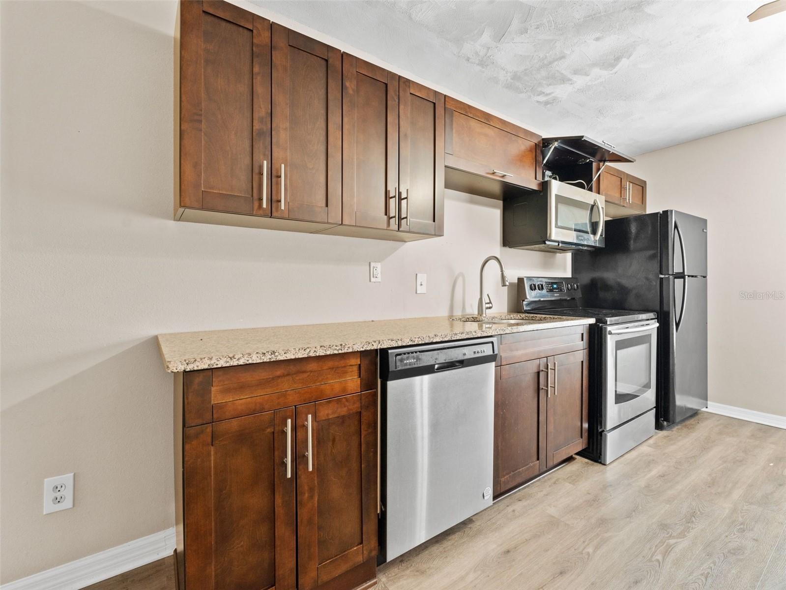 2808 W AZEELE STREET 117