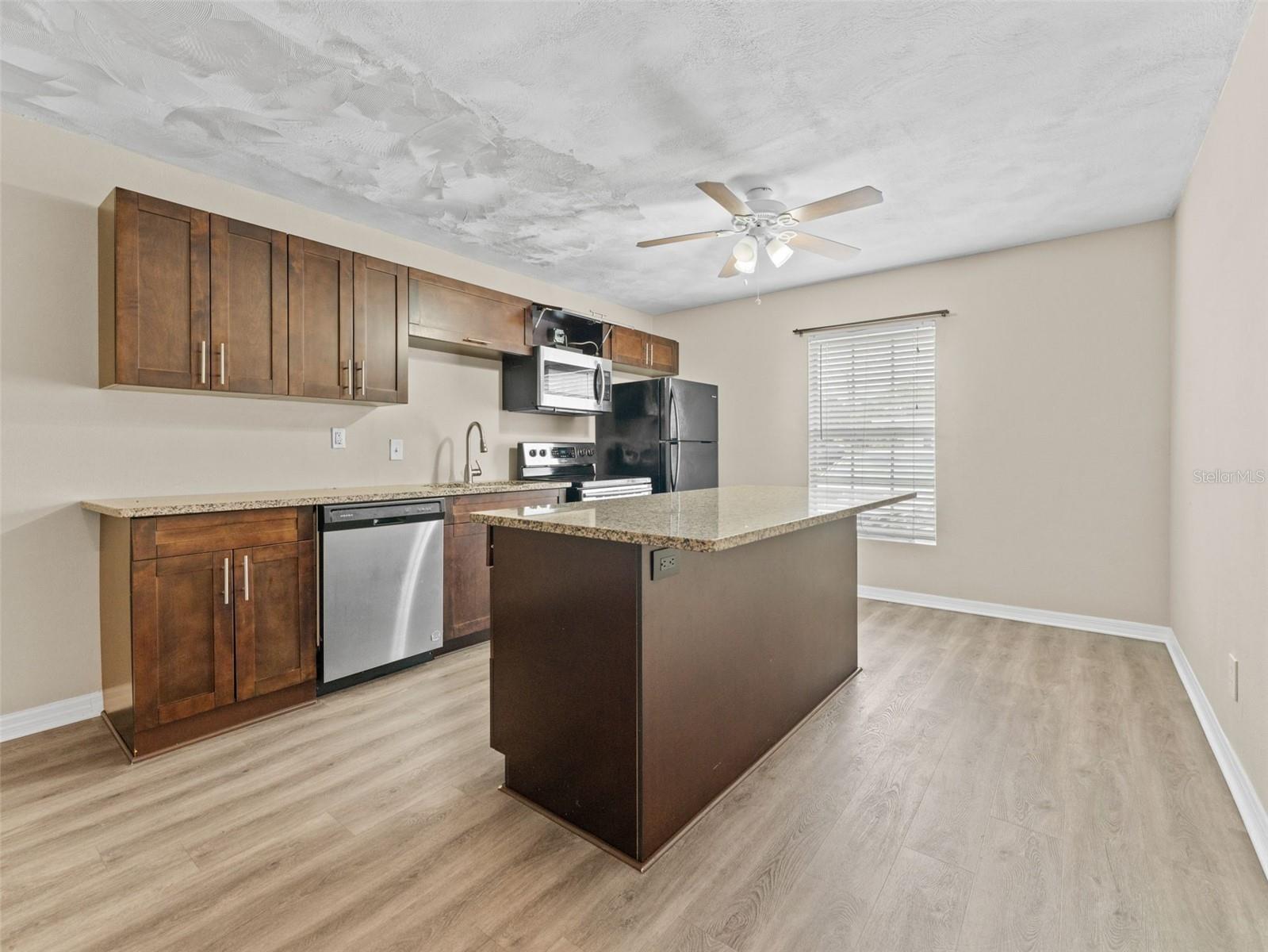 2808 W AZEELE STREET 117