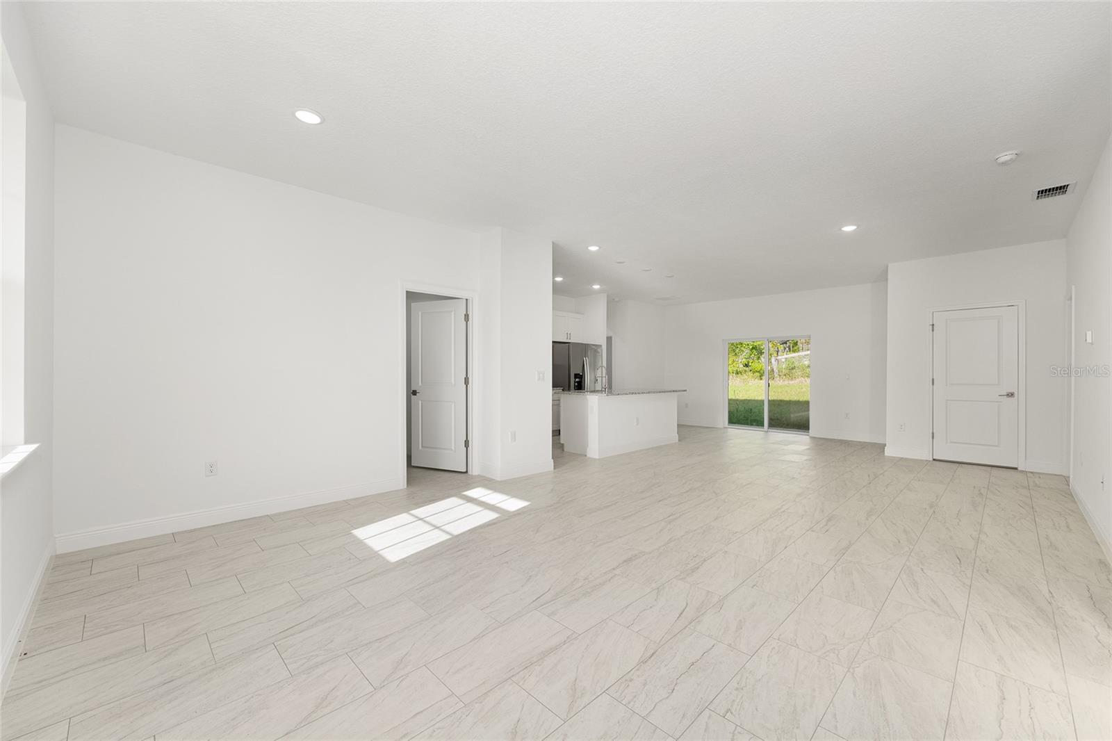 5736 N CLAREMONT DRIVE