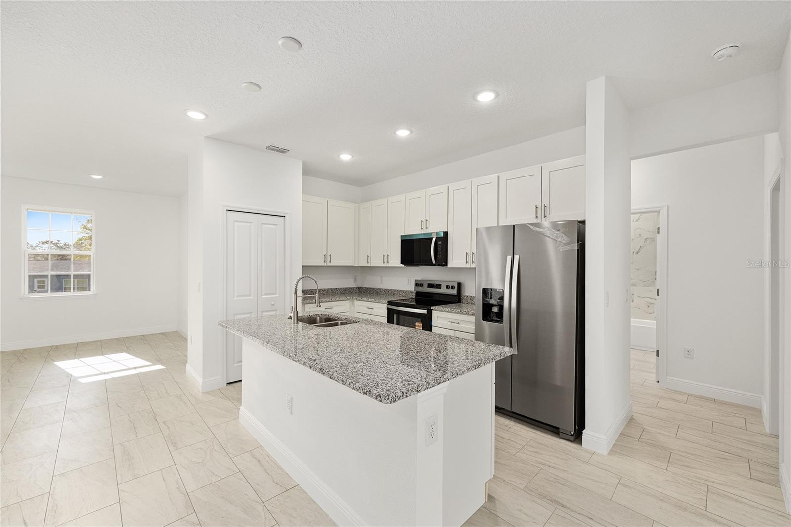 5736 N CLAREMONT DRIVE