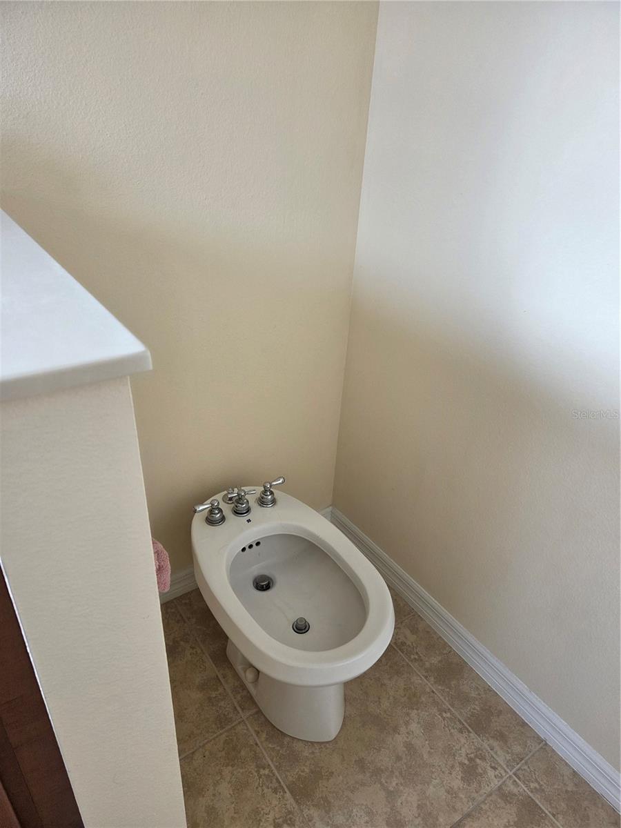 EDGEWATER LAKES SEAGATE COMMUNITY - Residential