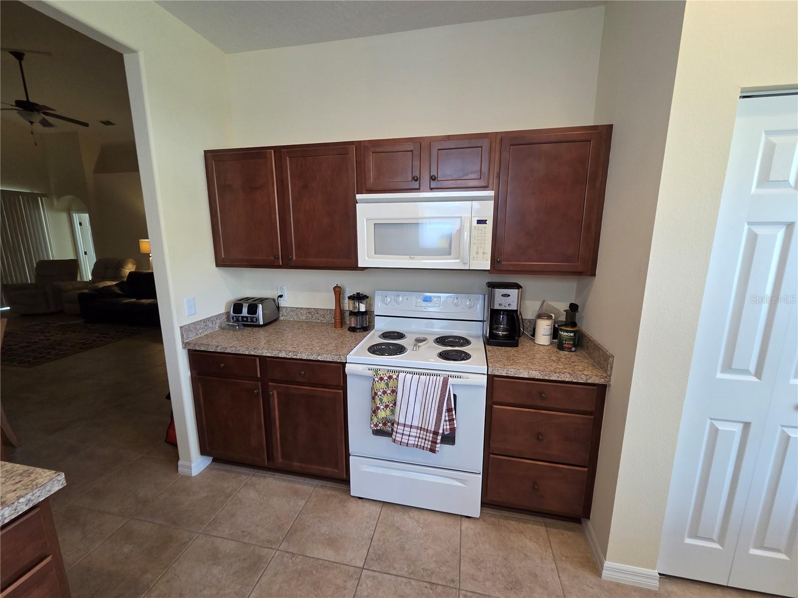 EDGEWATER LAKES SEAGATE COMMUNITY - Residential