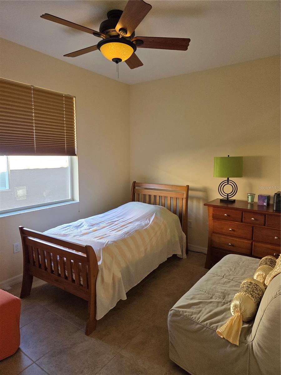 EDGEWATER LAKES SEAGATE COMMUNITY - Residential