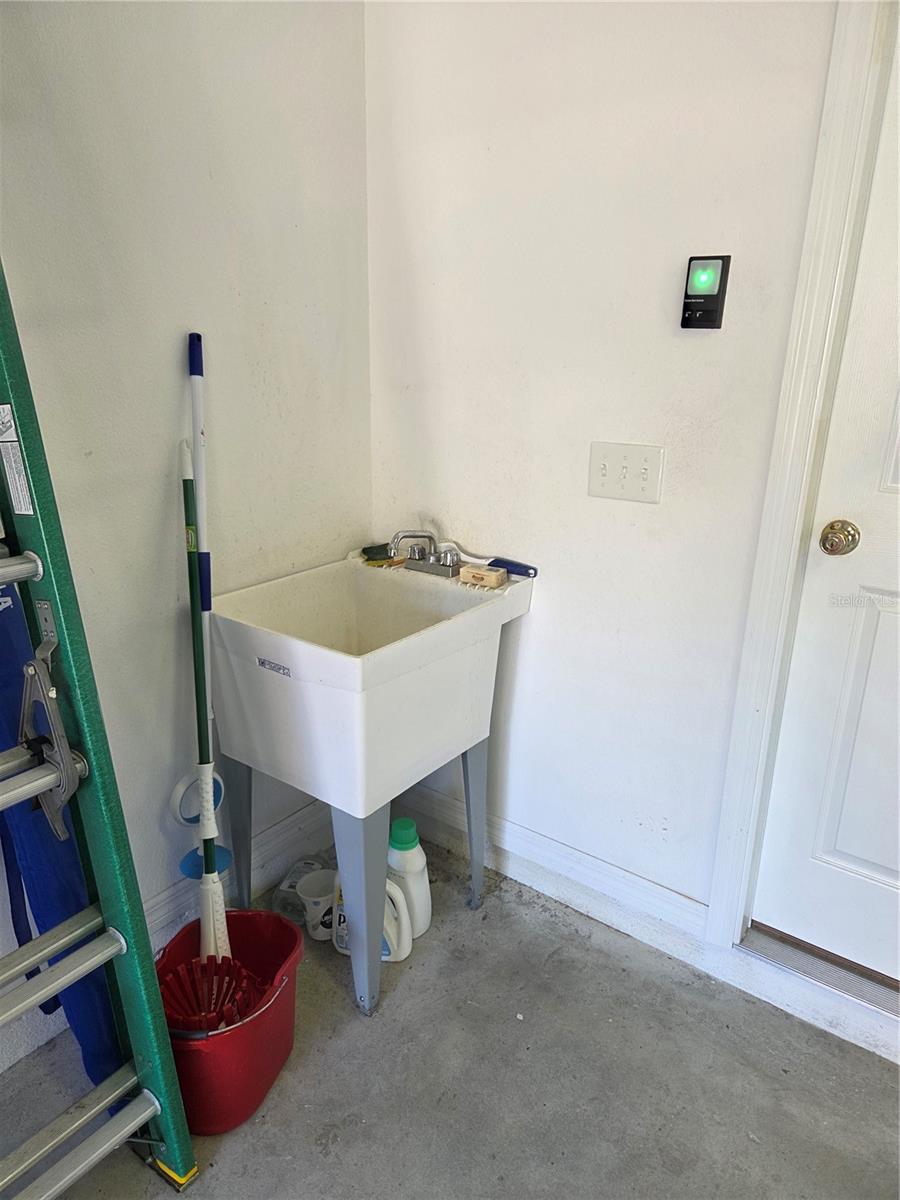 EDGEWATER LAKES SEAGATE COMMUNITY - Residential