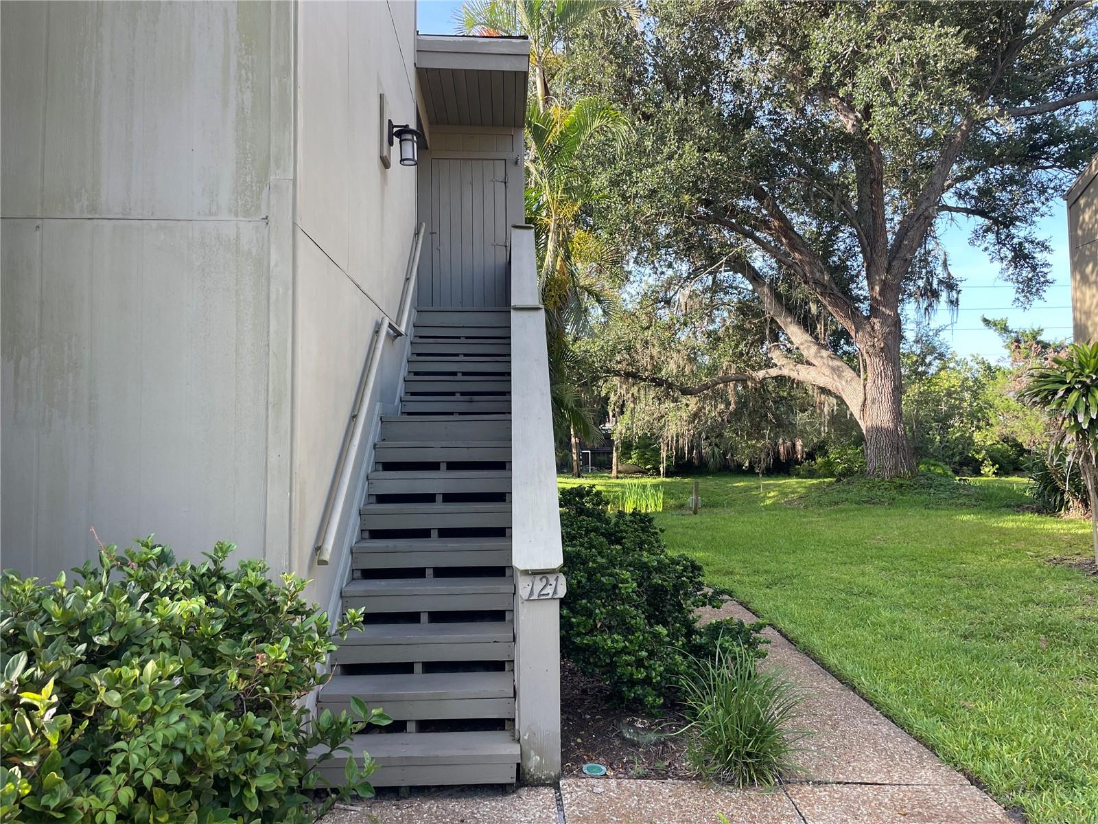 121 WOODLAND PL 121