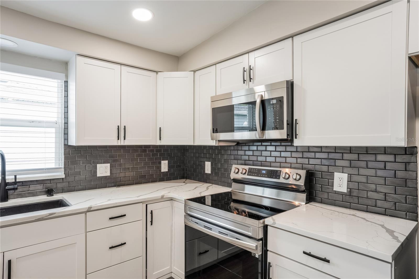 LAKESIDE GARDENS - Residential Lease