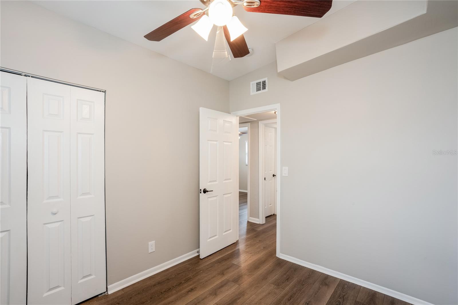 LAKESIDE GARDENS - Residential Lease