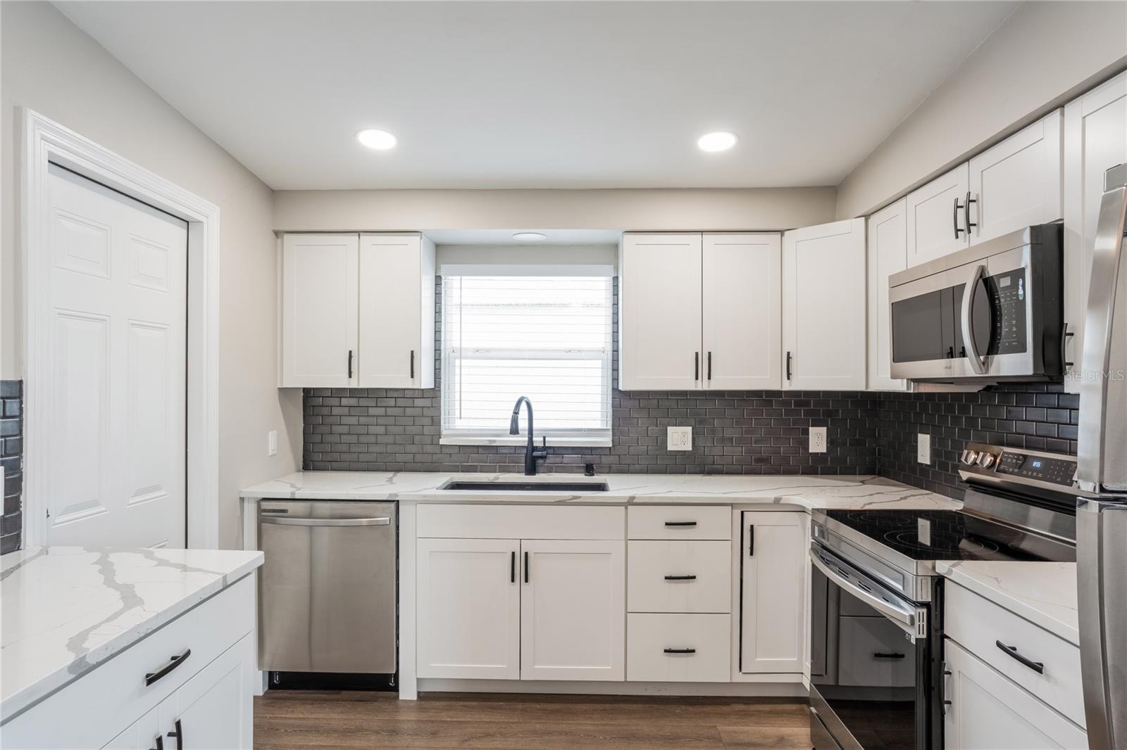 LAKESIDE GARDENS - Residential Lease