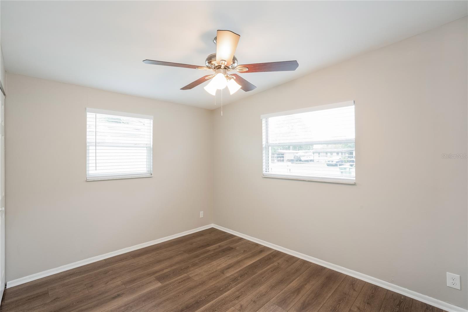 LAKESIDE GARDENS - Residential Lease