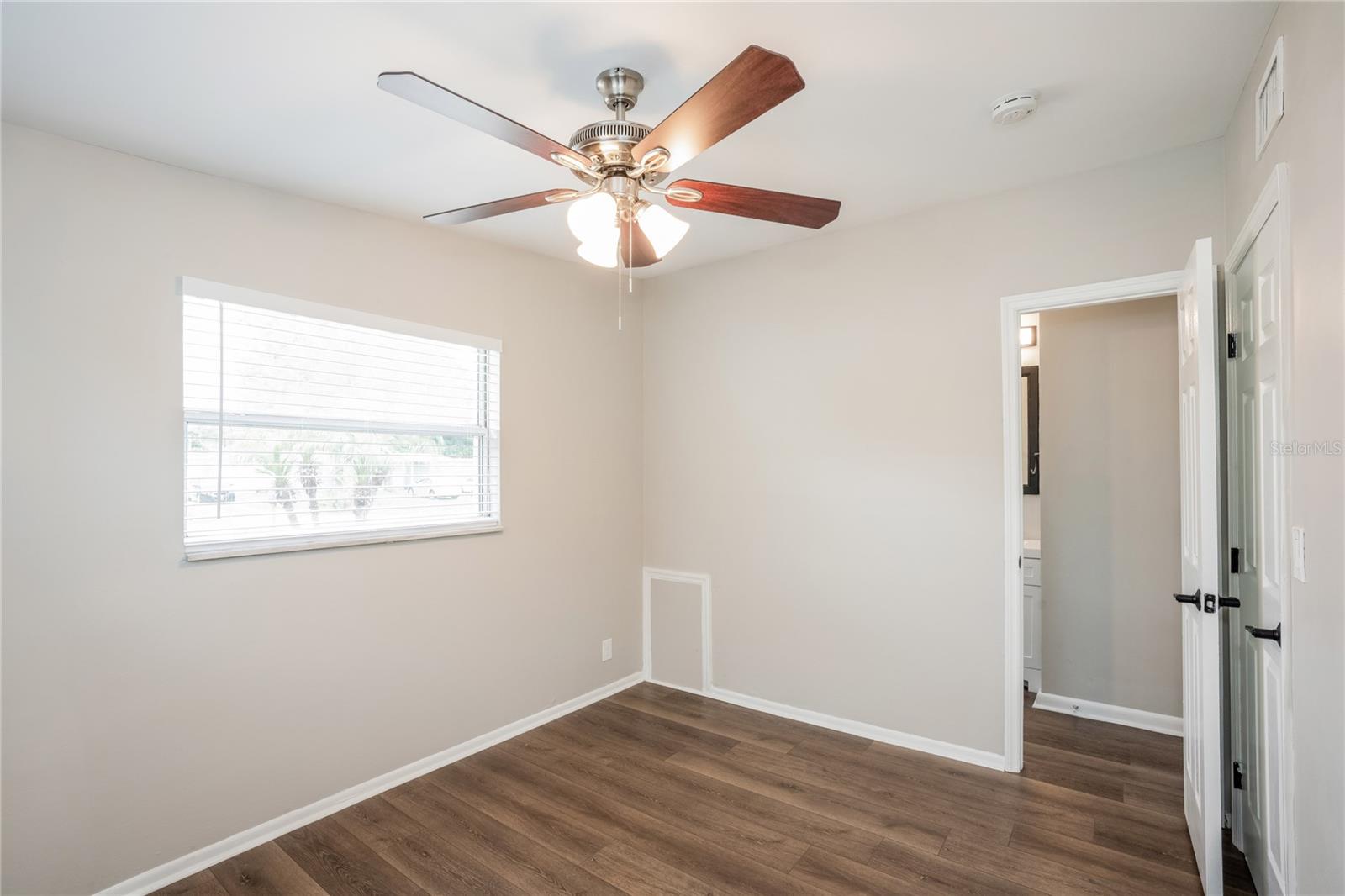 LAKESIDE GARDENS - Residential Lease