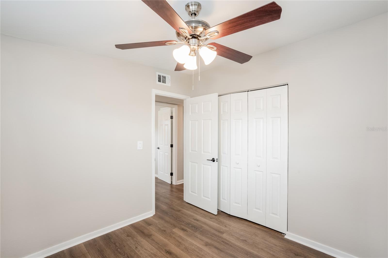 LAKESIDE GARDENS - Residential Lease