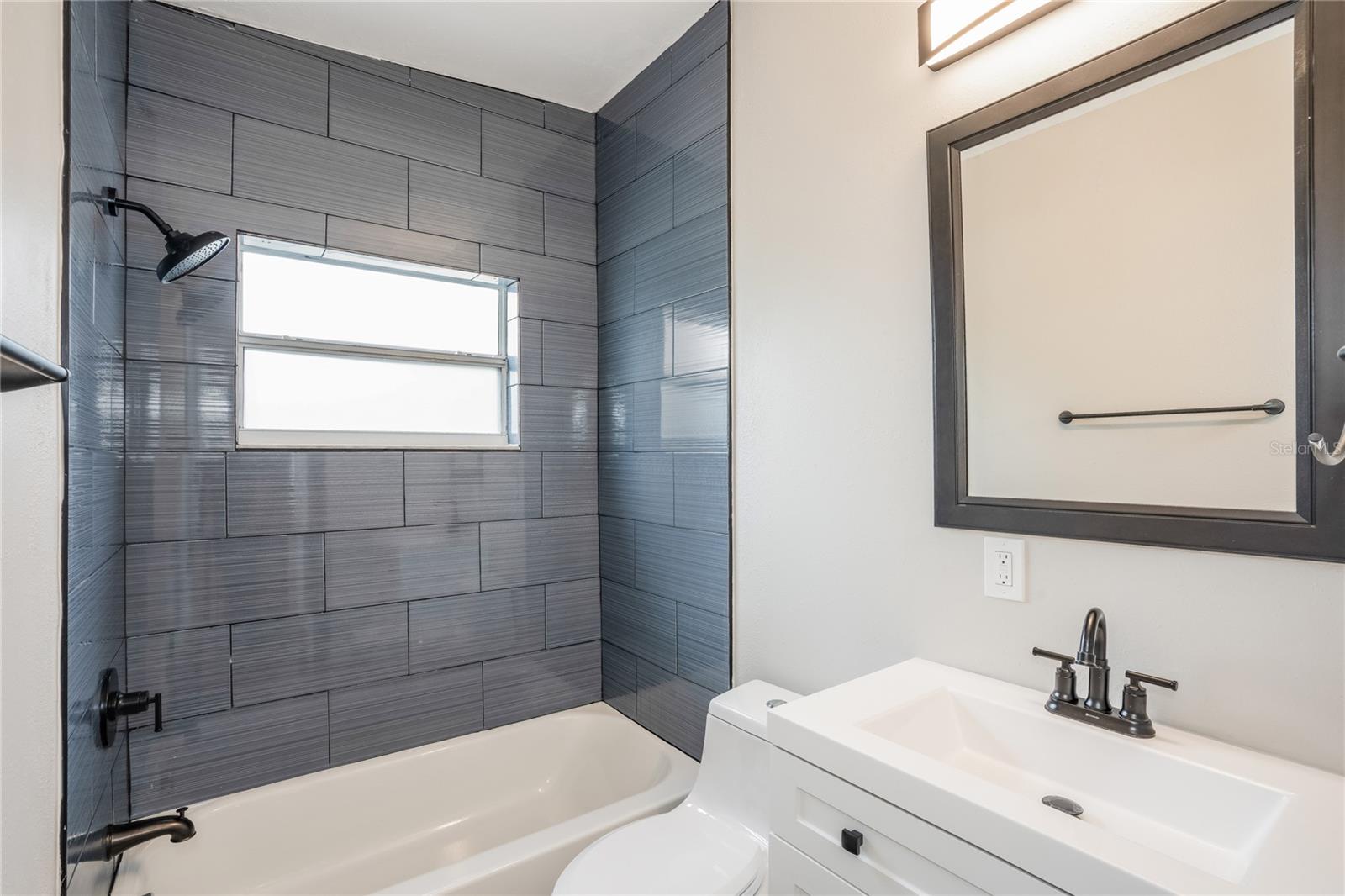 LAKESIDE GARDENS - Residential Lease