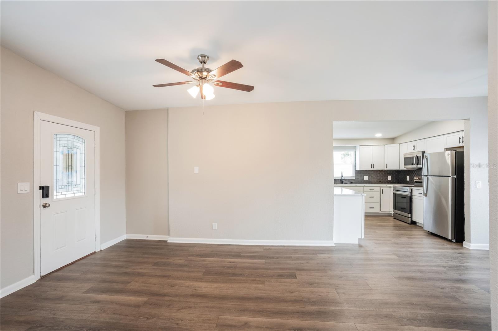 LAKESIDE GARDENS - Residential Lease