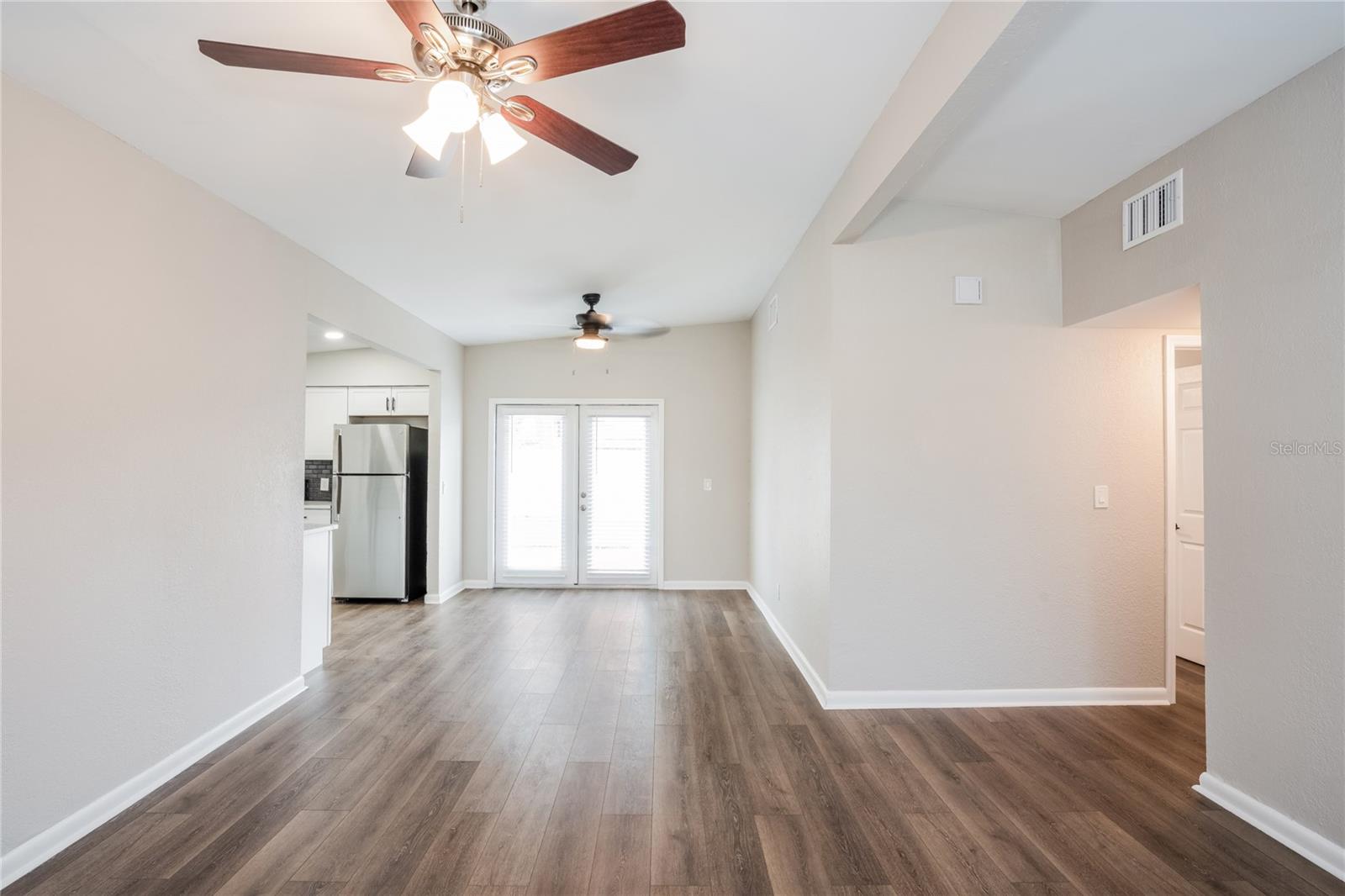 LAKESIDE GARDENS - Residential Lease